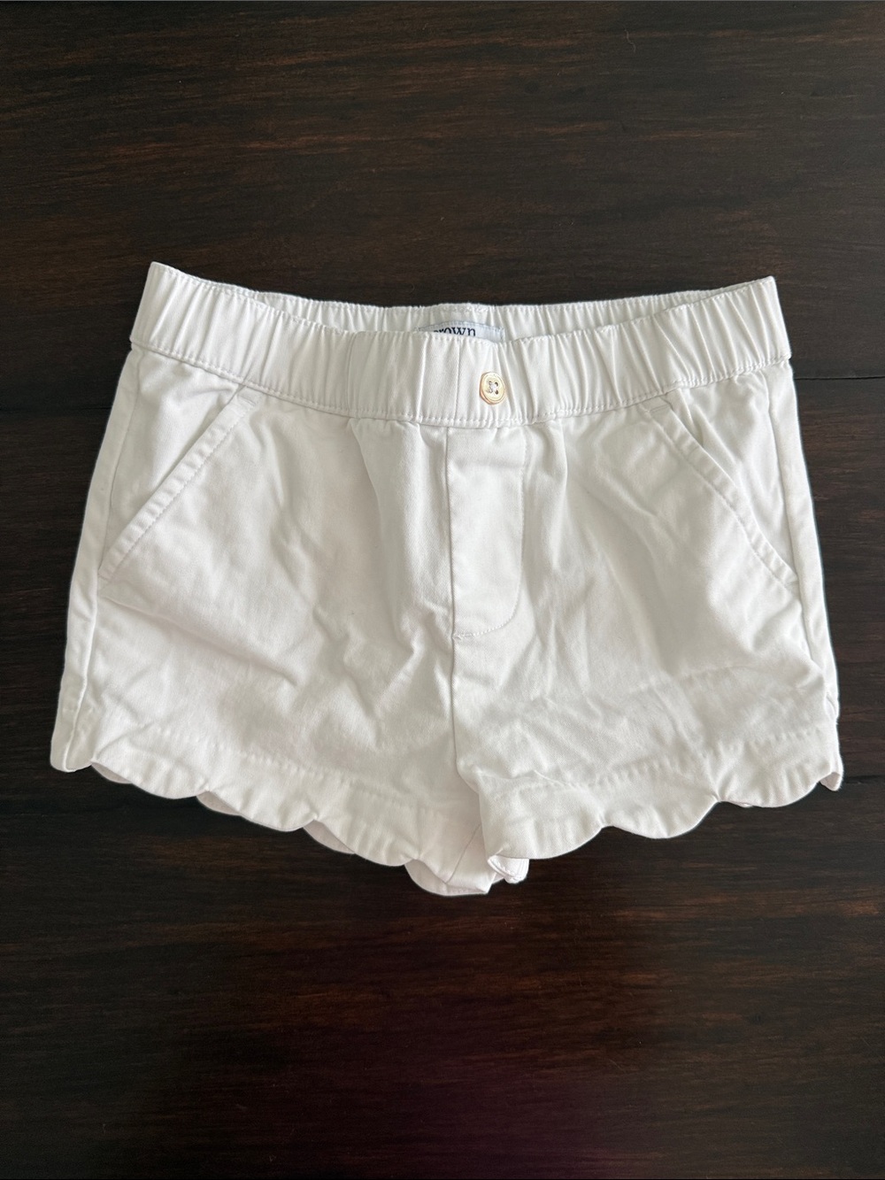 crown & ivy White High-Waist Scallop Hem Shorts